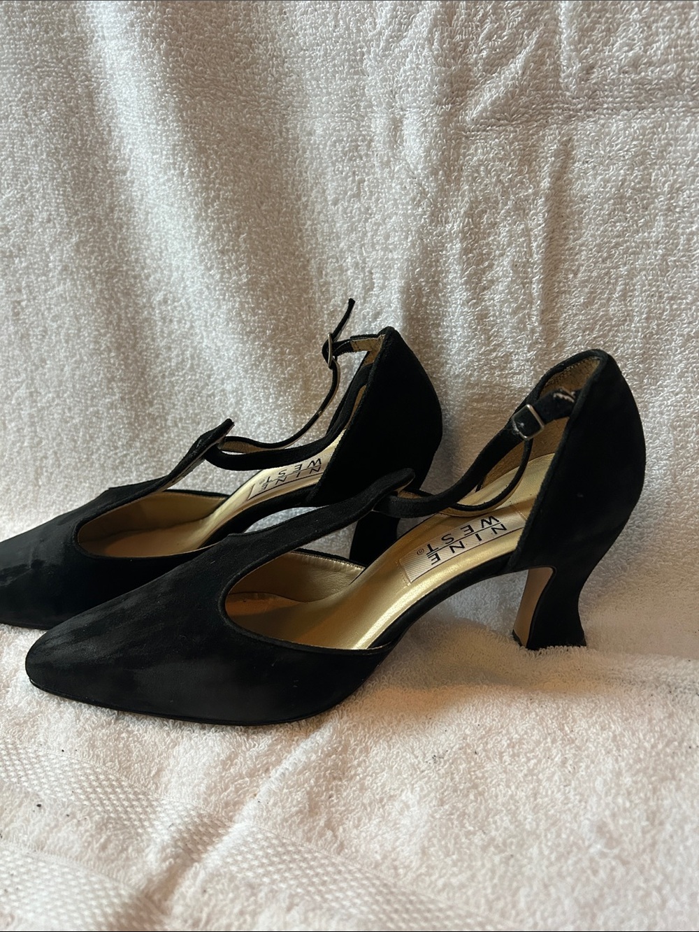 Nine West Black Suede T-Strap Curved Mid-Heel Pumps